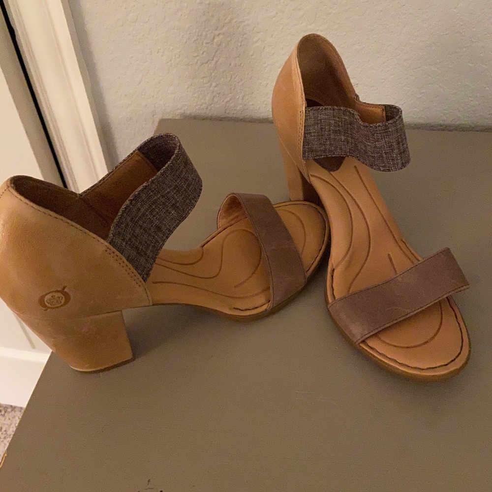 Women’s Two-Tone Strappy Block Heel Sandals in Tan and Taupe